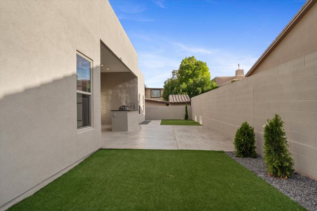9845 Buckeye Street NW, Albuquerque, NM 87114