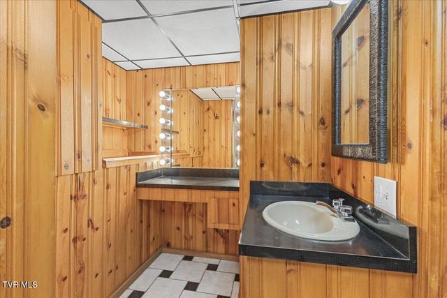 417 Charlie Hicks Road, Jonesborough, TN 37659