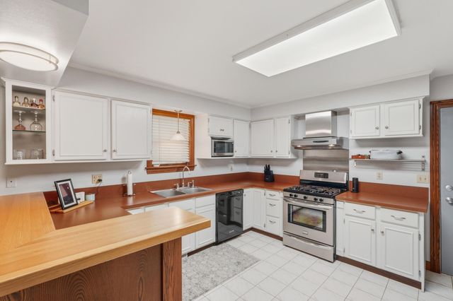 2325 Drop Anchor Drive, Crown Point, IN 46307