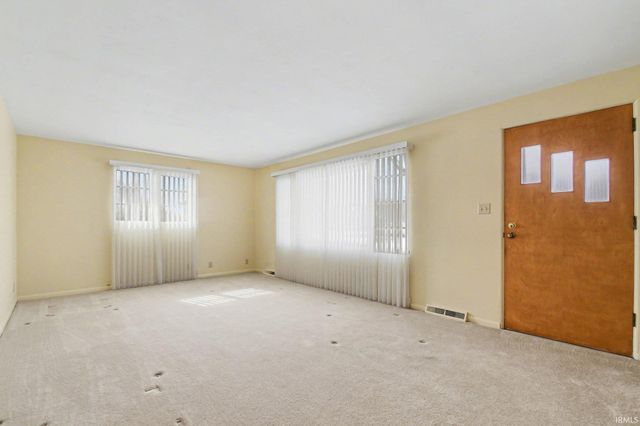 57102 Alan Road, South Bend, IN 46619