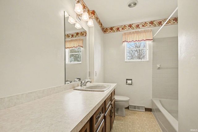 57102 Alan Road, South Bend, IN 46619