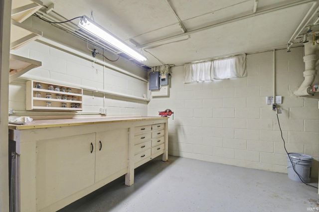 57102 Alan Road, South Bend, IN 46619