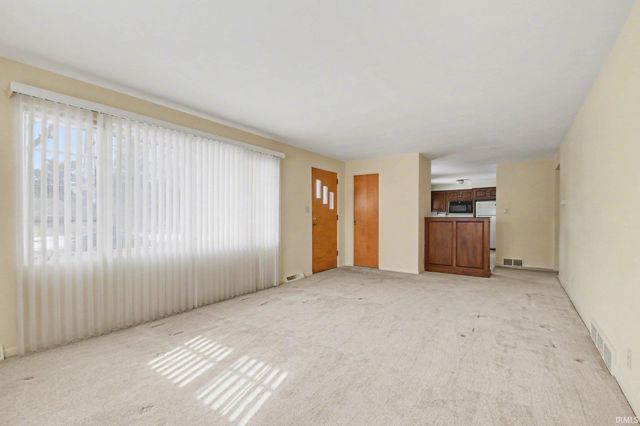 57102 Alan Road, South Bend, IN 46619