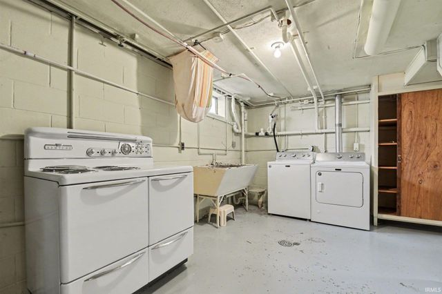 57102 Alan Road, South Bend, IN 46619