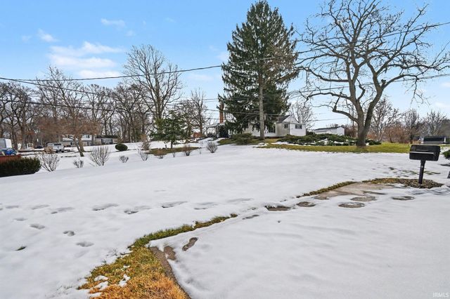 57102 Alan Road, South Bend, IN 46619