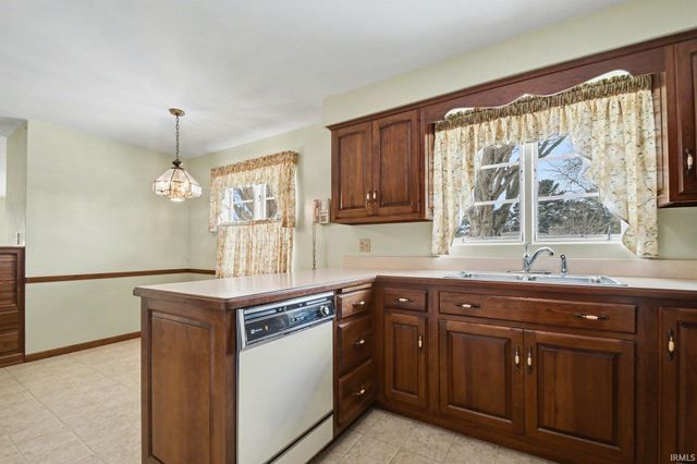 57102 Alan Road, South Bend, IN 46619