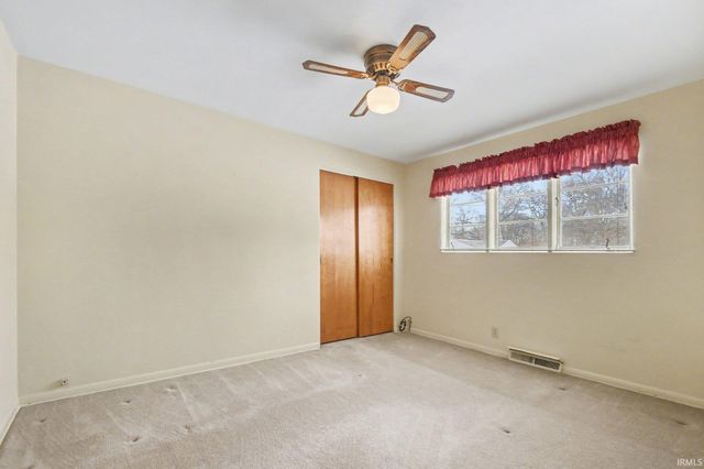 57102 Alan Road, South Bend, IN 46619