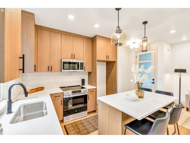 3940 Se IVON St, Portland, OR 97202