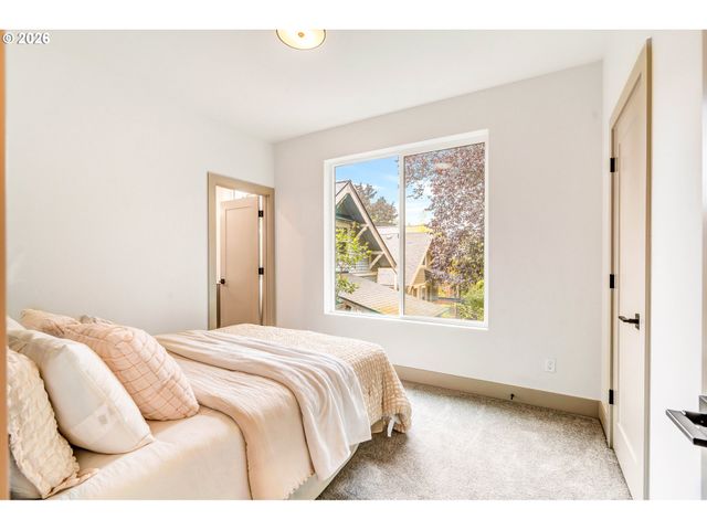 3940 Se IVON St, Portland, OR 97202