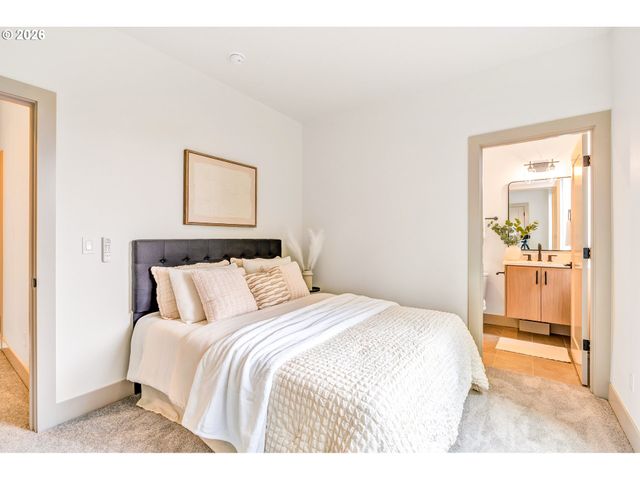 3940 Se IVON St, Portland, OR 97202
