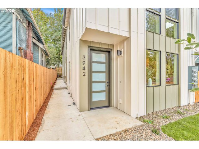 3940 Se IVON St, Portland, OR 97202