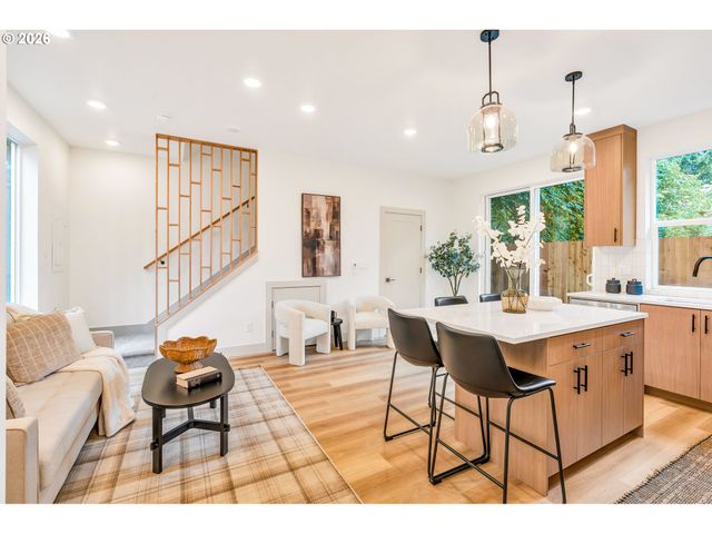 3940 Se IVON St, Portland, OR 97202