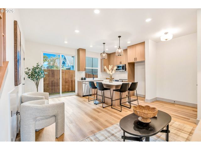 3940 Se IVON St, Portland, OR 97202