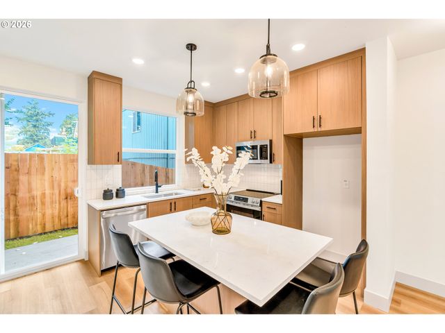 3940 Se IVON St, Portland, OR 97202