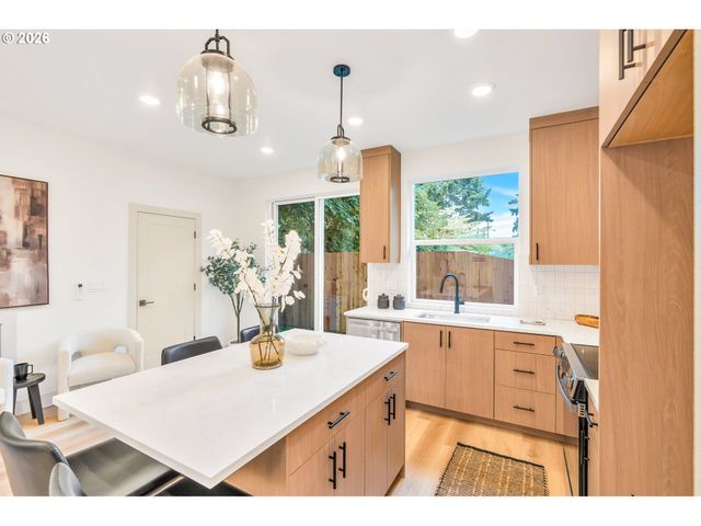 3940 Se IVON St, Portland, OR 97202