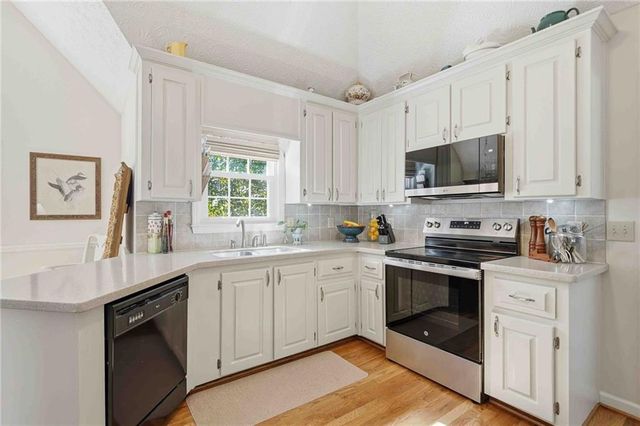 503 Falls Way, Woodstock, GA 30188