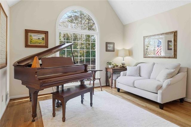 503 Falls Way, Woodstock, GA 30188