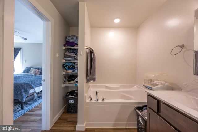 812 DUCKWOODS LN, Martinsburg, WV 25403