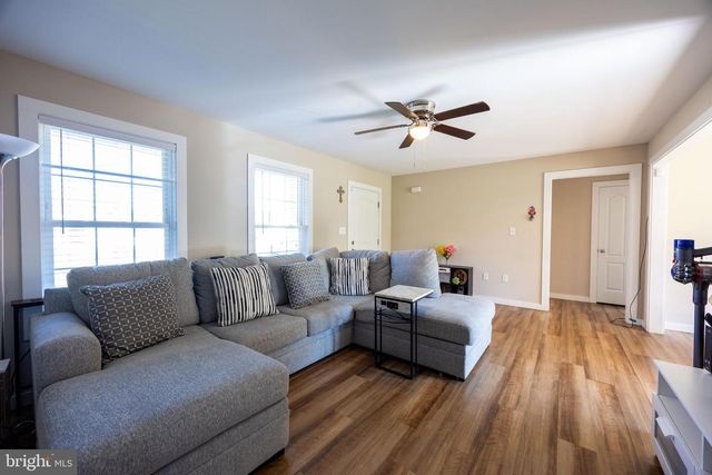 812 DUCKWOODS LN, Martinsburg, WV 25403