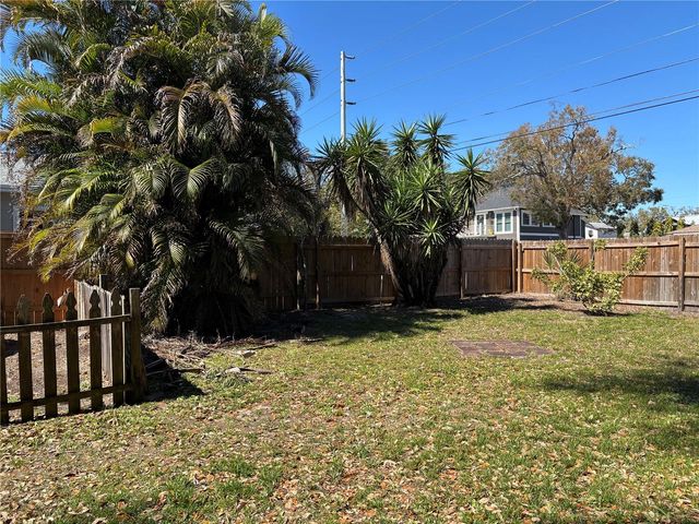 810 22ND AVENUE N 2, St Petersburg, FL 33704