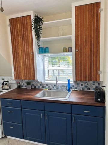 810 22ND AVENUE N 2, St Petersburg, FL 33704