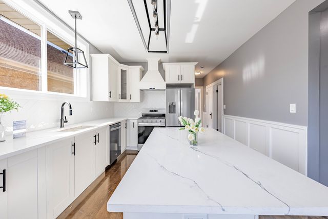 2107 EAST Avenue, Berwyn, IL 60402