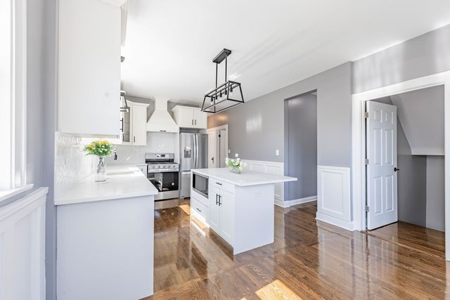 2107 EAST Avenue, Berwyn, IL 60402