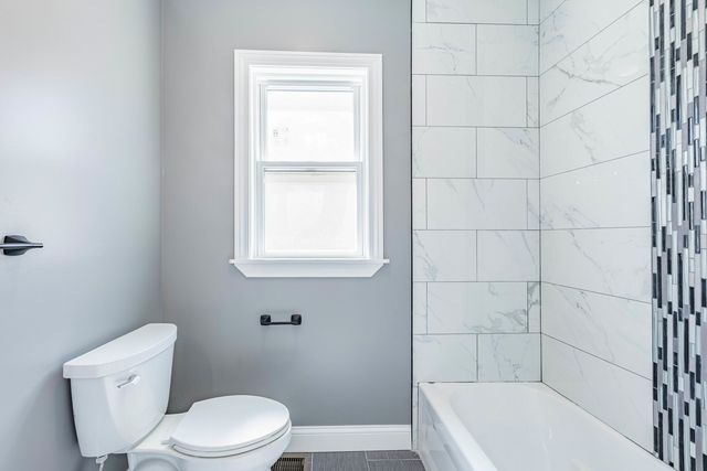 2107 EAST Avenue, Berwyn, IL 60402