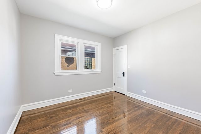 2107 EAST Avenue, Berwyn, IL 60402