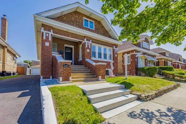 2107 EAST Avenue, Berwyn, IL 60402
