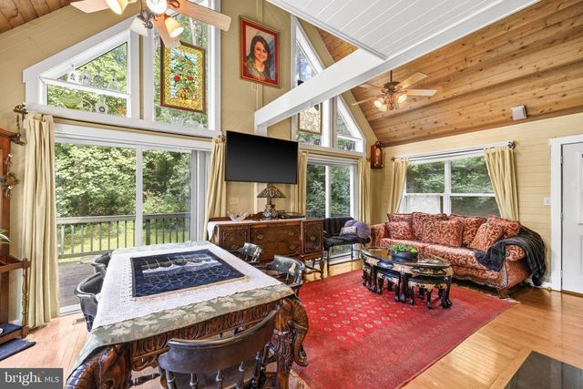 367 NORTHERN SPY DR, Linden, VA 22642