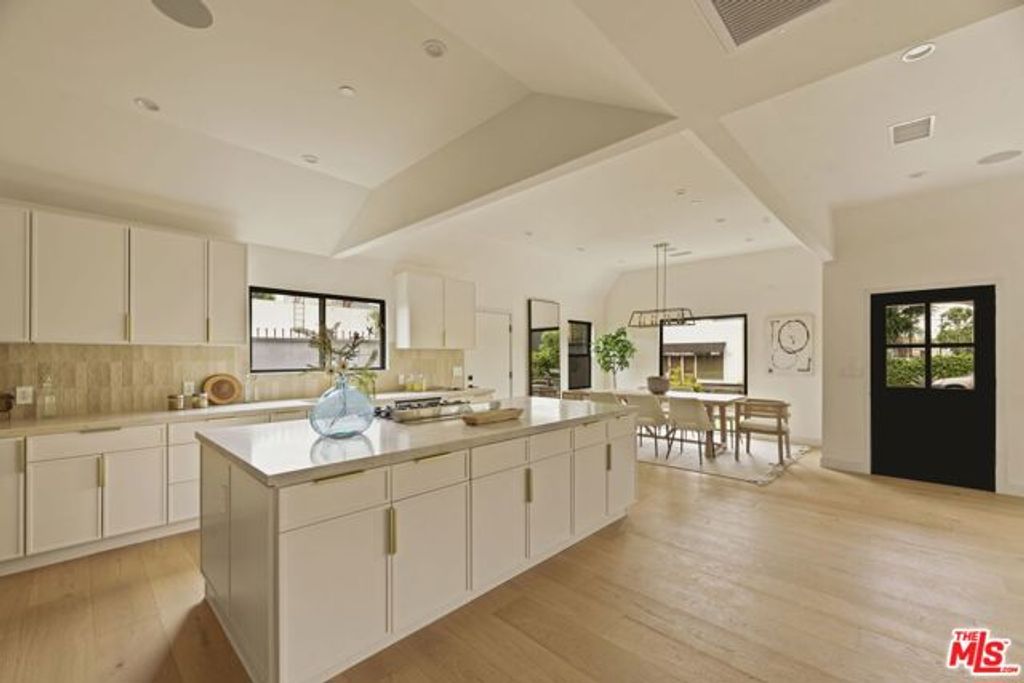 2370 Kelton Avenue, Los Angeles, CA 90064