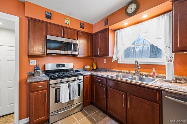 5050 Eagle Road, White Lake, MI 48383