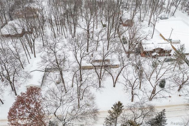 5050 Eagle Road, White Lake, MI 48383