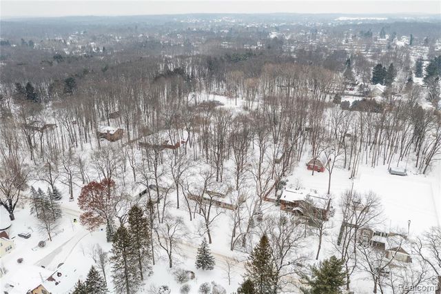 5050 Eagle Road, White Lake, MI 48383