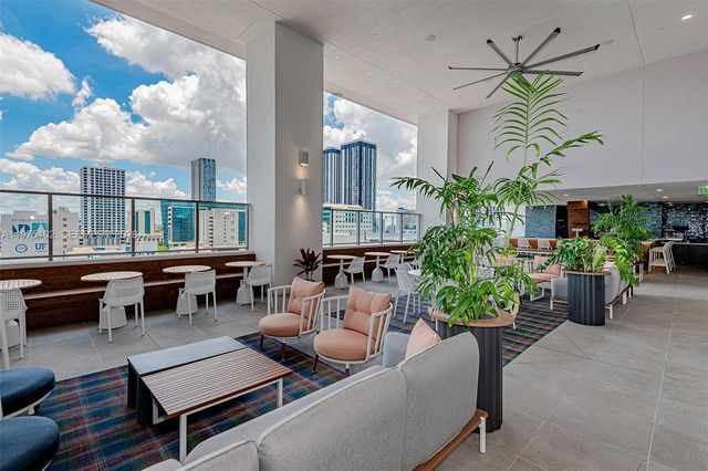 227 NE 2nd St 2206, Miami, FL 33132