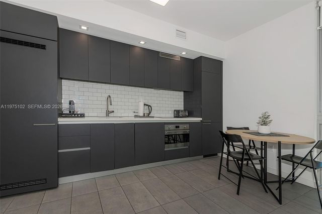 227 NE 2nd St 2206, Miami, FL 33132