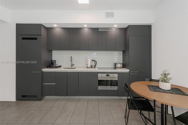 227 NE 2nd St 2206, Miami, FL 33132