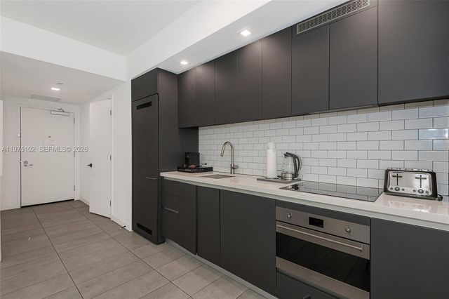 227 NE 2nd St 2206, Miami, FL 33132