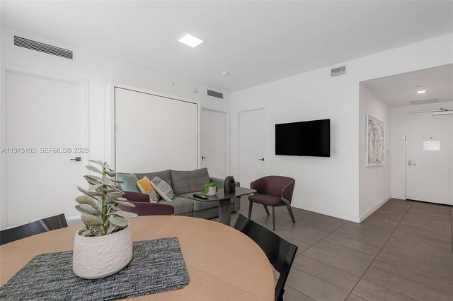 227 NE 2nd St 2206, Miami, FL 33132