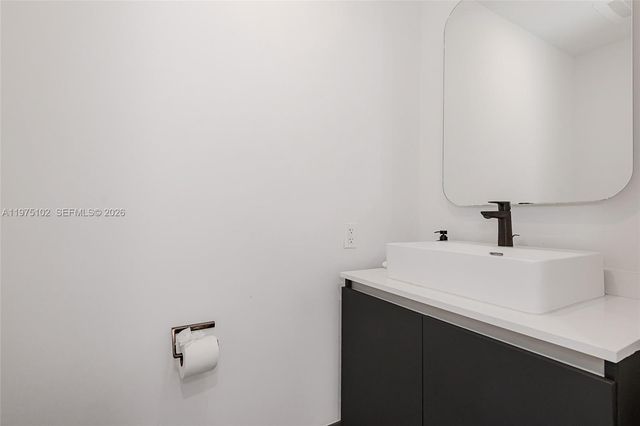 227 NE 2nd St 2206, Miami, FL 33132