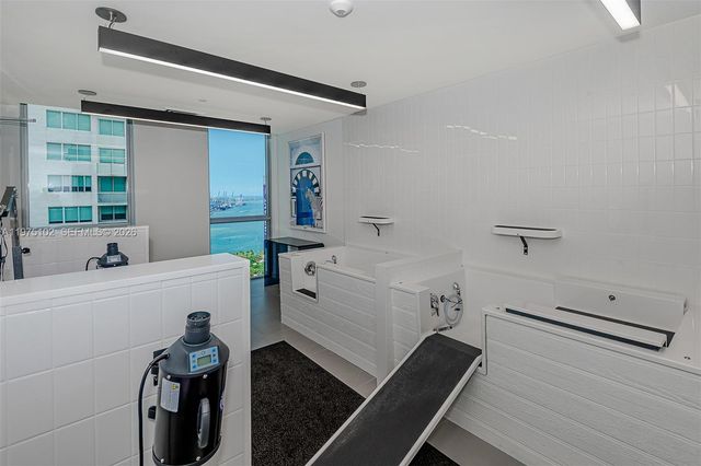 227 NE 2nd St 2206, Miami, FL 33132