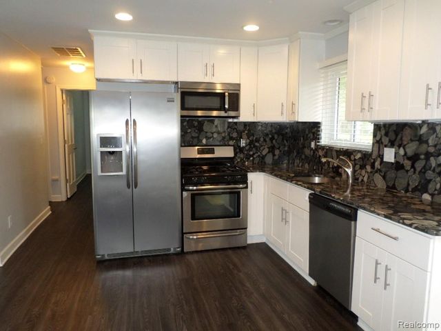 50763 Lenox Street, New Baltimore, MI 48047