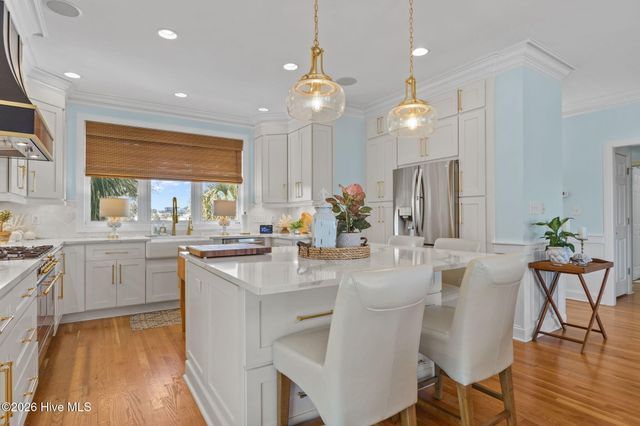 111 Riverside Avenue, Morehead City, NC 28557