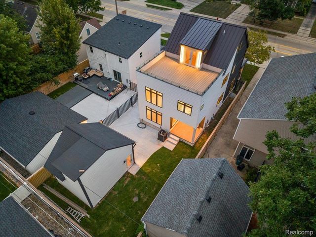 673 E 14 Mile Road, Birmingham, MI 48009