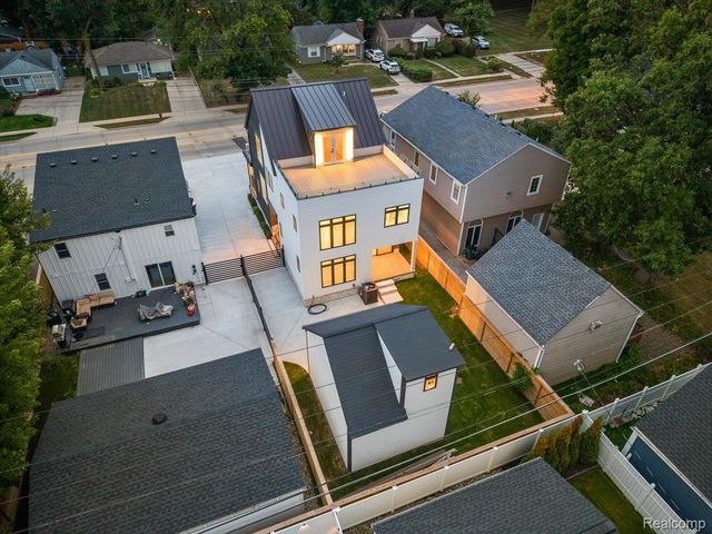 673 E 14 Mile Road, Birmingham, MI 48009