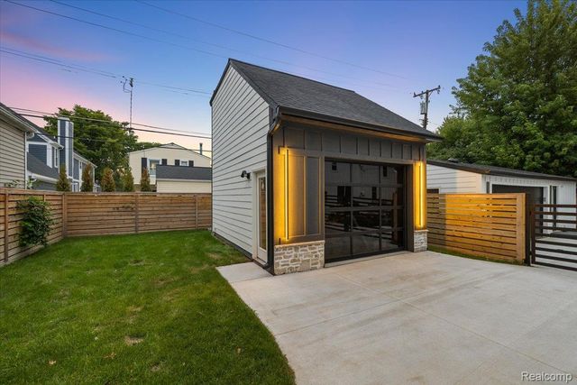 673 E 14 Mile Road, Birmingham, MI 48009