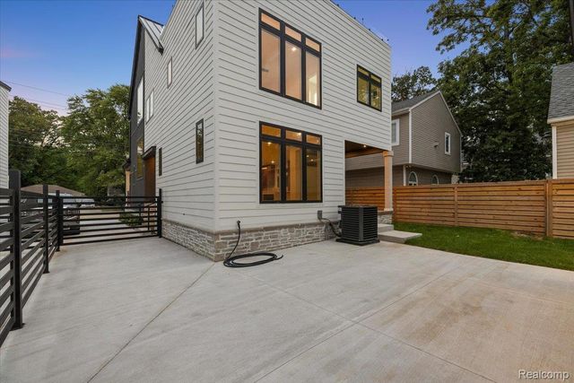 673 E 14 Mile Road, Birmingham, MI 48009