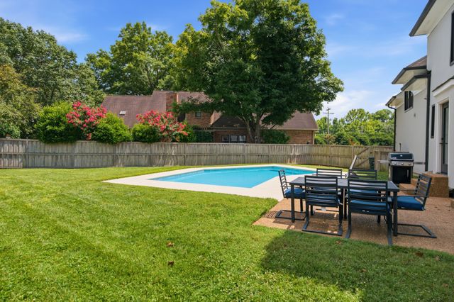 700 Burleigh Ct, Nashville, TN 37221