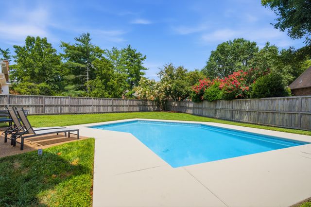 700 Burleigh Ct, Nashville, TN 37221